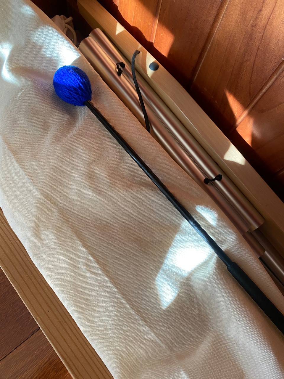 Handheld metal swing chimes