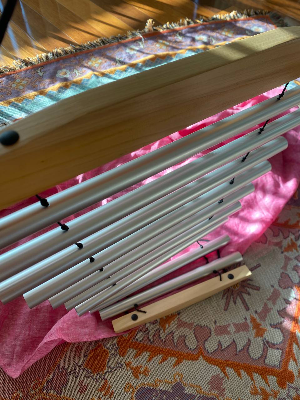 Handheld metal swing chimes