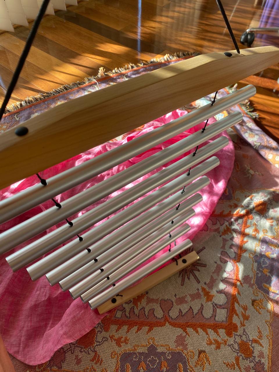 Handheld metal swing chimes