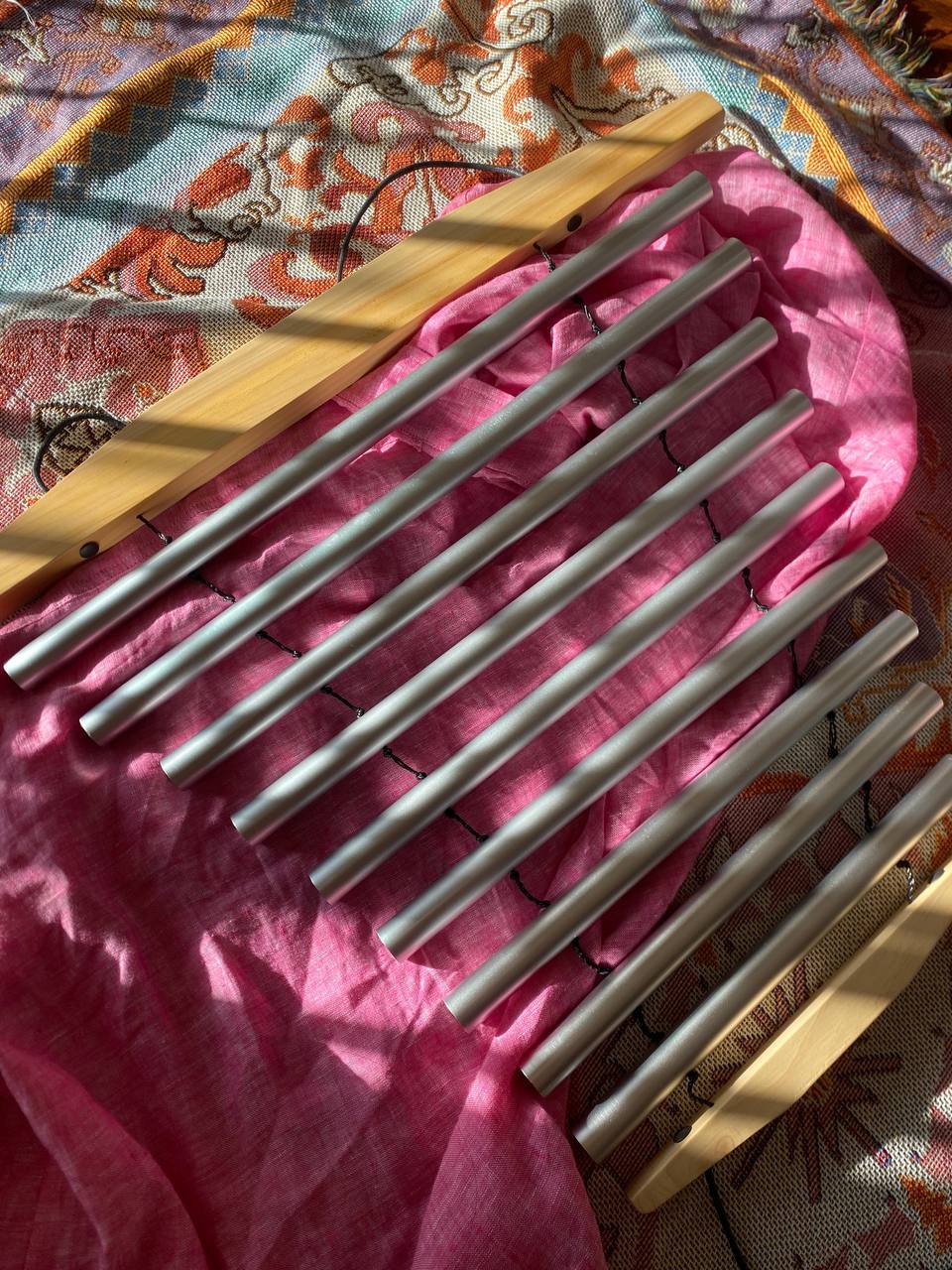 Handheld metal swing chimes