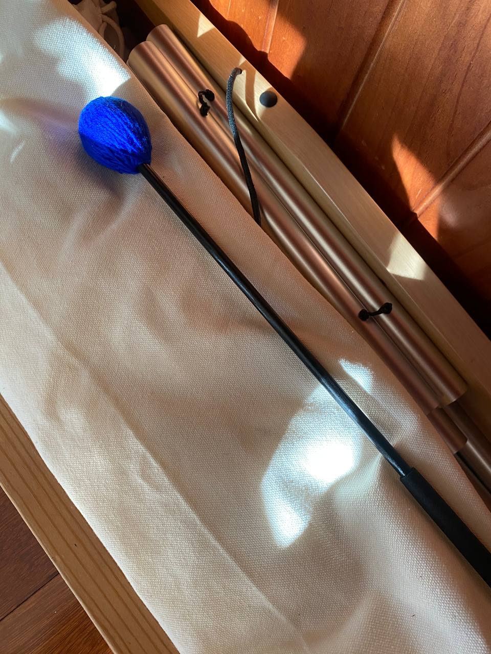 Handheld metal swing chimes